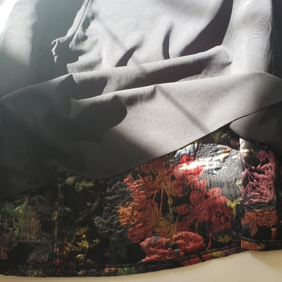 Alice + Olivia Floral Embroidered Short Sleeve Top - Picture 12 of 14